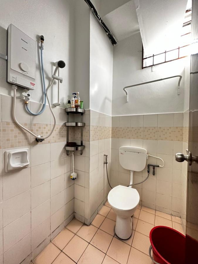 Jiaxin Dormitory-setia Indah 家馨青年旅宿 * Johor Bahru